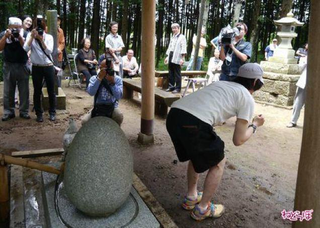 Illustration for article titled In Japan, There Is a Shrine for...Hemorrhoids